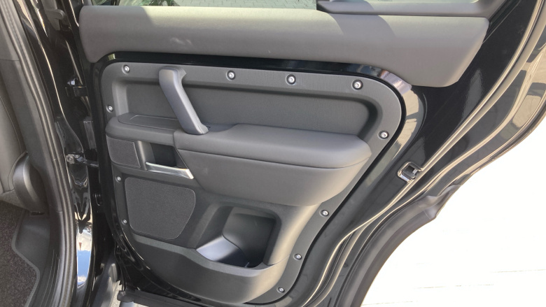 Land Rover Defender 3.0 D350 X-Dynamic SE 130 5dr Auto [8 Seat] Diesel Estate